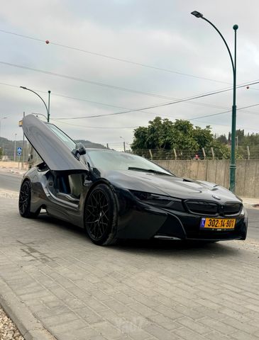 מודעת רכב ב מ וו i8