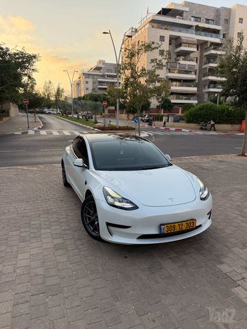 מודעת רכב טסלה מודל 3