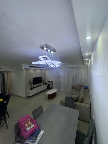 שונית 1