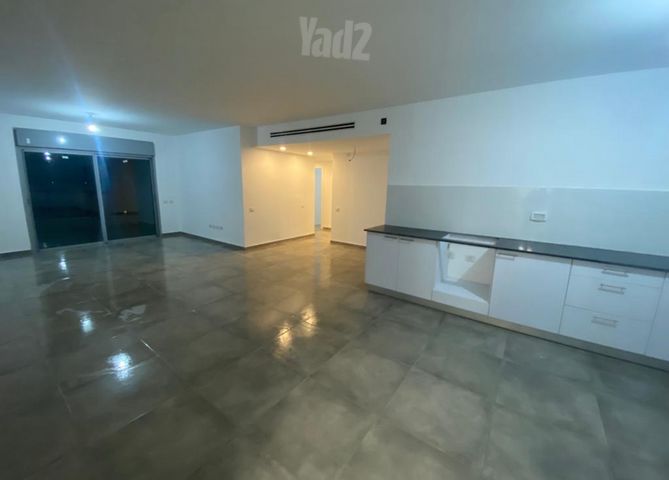 האישה העברייה 25
