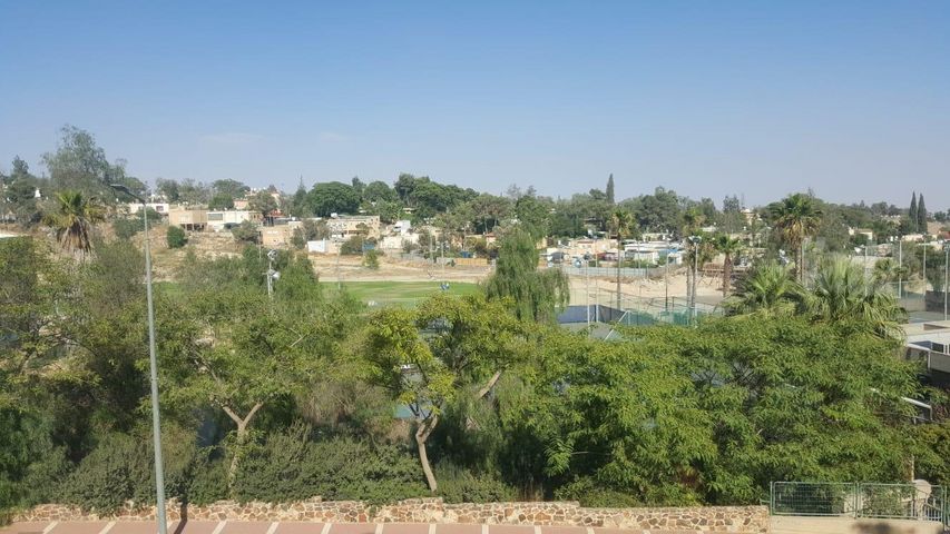 עיינות 10