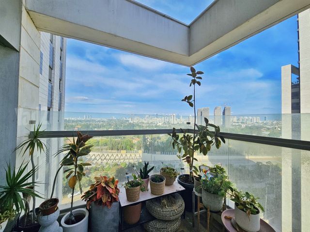 חיים בר לב 