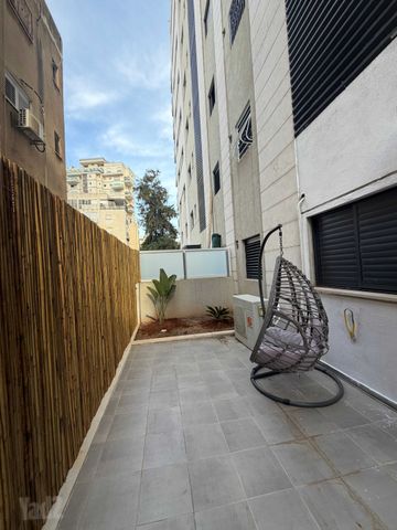 קריניצי 104