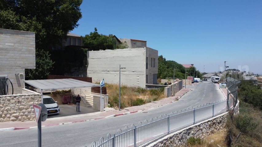 מגרשים