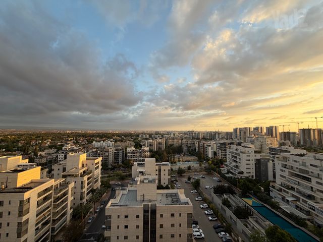 דירה, גנים א', גני תקווה