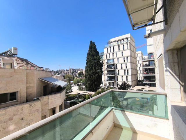 דירה להשכרה בירושלים (תיווך) — 2