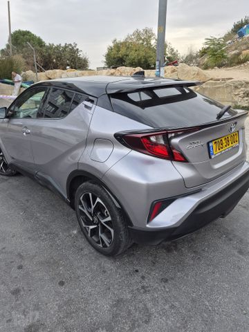 מודעת רכב טויוטה C-HR