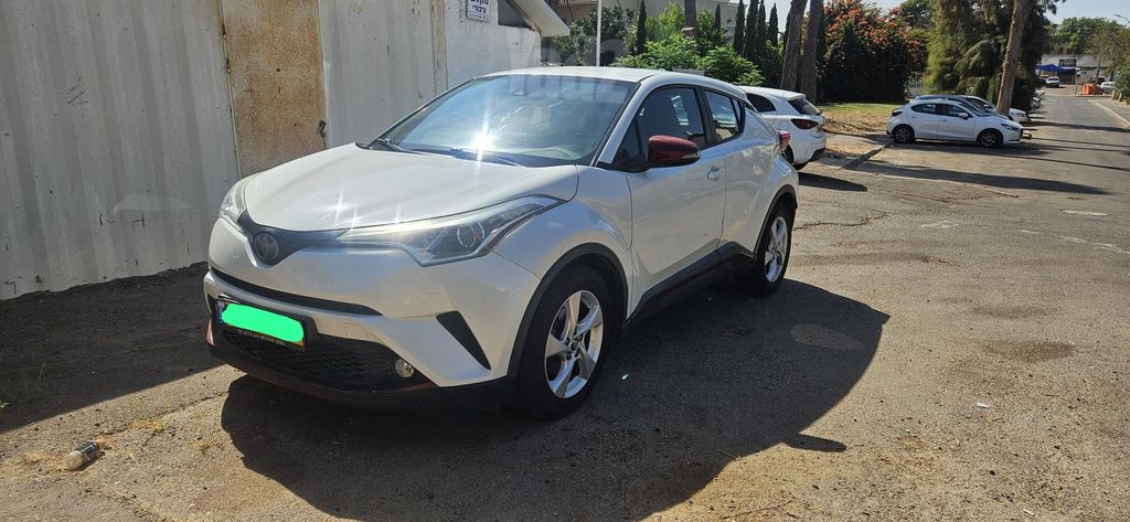 מודעת רכב טויוטה C-HR