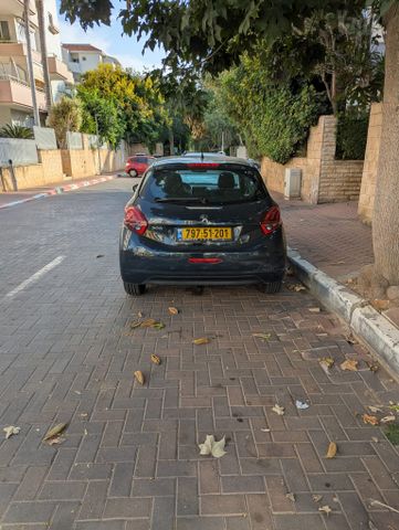 מודעת רכב פיג'ו 208