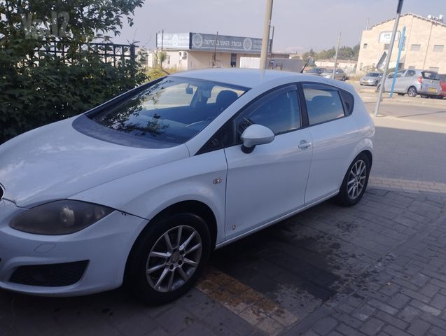 מודעת רכב סיאט לאון