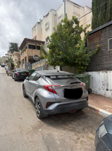 מודעת רכב טויוטה C-HR