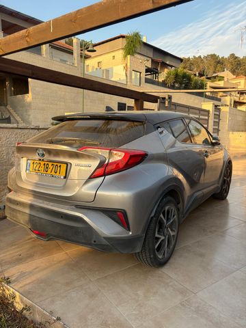 מודעת רכב טויוטה C-HR