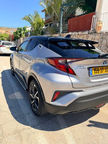 מודעת רכב טויוטה C-HR