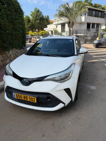 מודעת רכב טויוטה C-HR