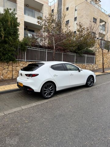 מודעת רכב מאזדה 3