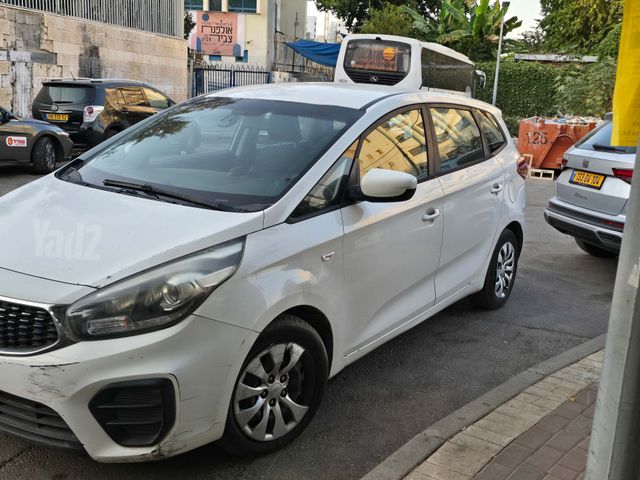 מודעת רכב קיה קארנס