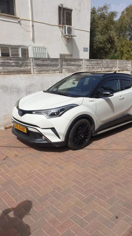 מודעת רכב טויוטה C-HR