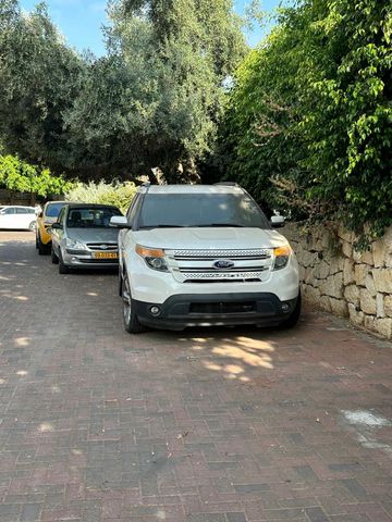 מודעת רכב פורד אקספלורר