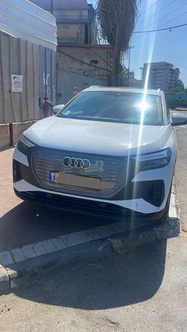 מודעת רכב אאודי Q4 e-tron