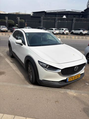 מודעת רכב מאזדה CX-30