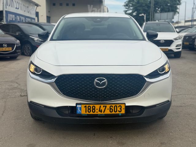 מודעת רכב מאזדה CX-30