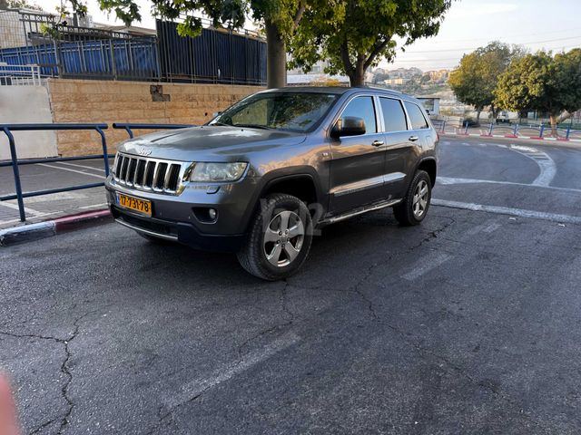 מודעת רכב ג'יפ גרנד צ'ירוקי