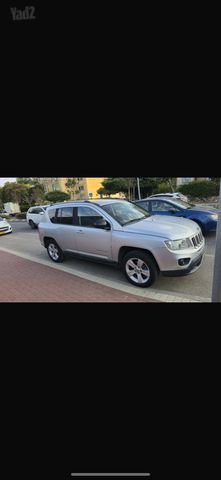 מודעת רכב ג'יפ קומפאס