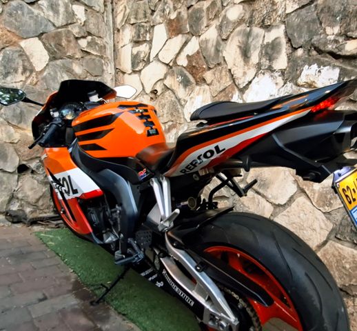 מודעת רכב הונדה CBR1000RR