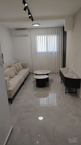 חוגלה 28