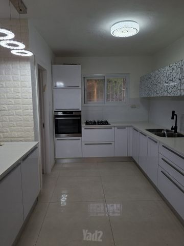 תירוש 562