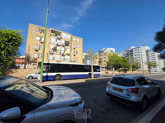 שדרות מונטיפיורי 11