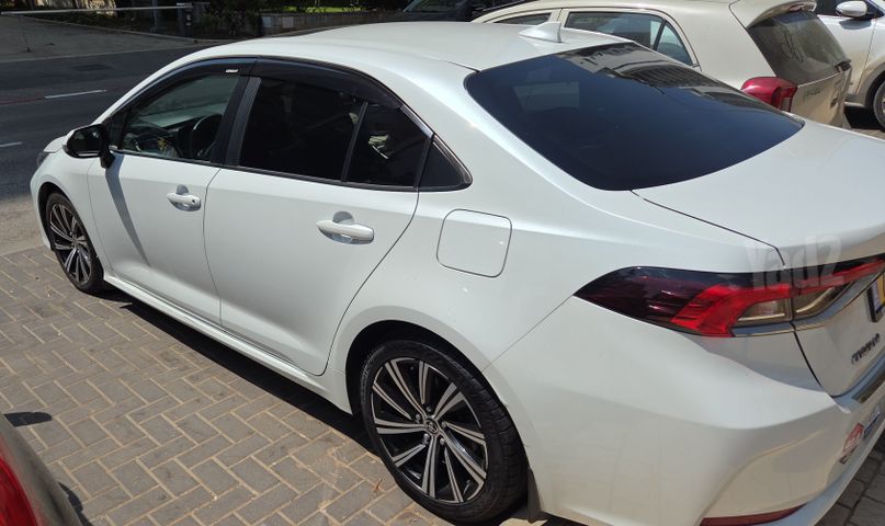 קורולה Limited היברידי אוט׳ סדאן 1.8 (98 כ״ס)
