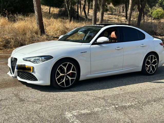 מודעת רכב אלפא רומיאו ג'וליה