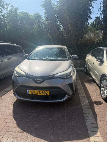 מודעת רכב טויוטה C-HR