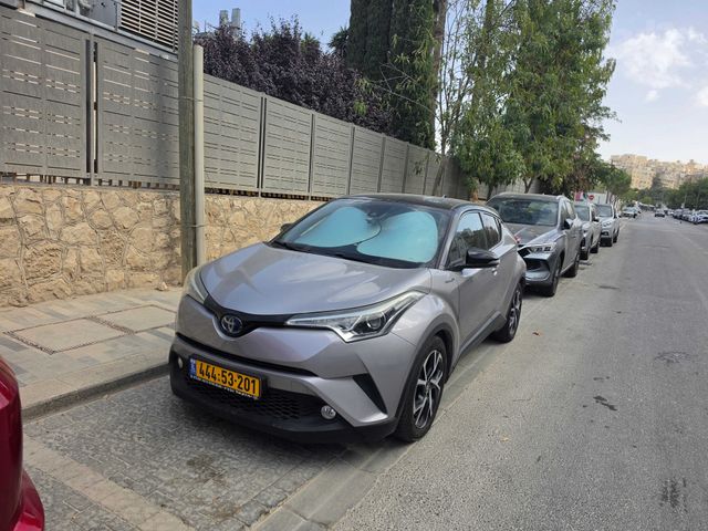 מודעת רכב טויוטה C-HR