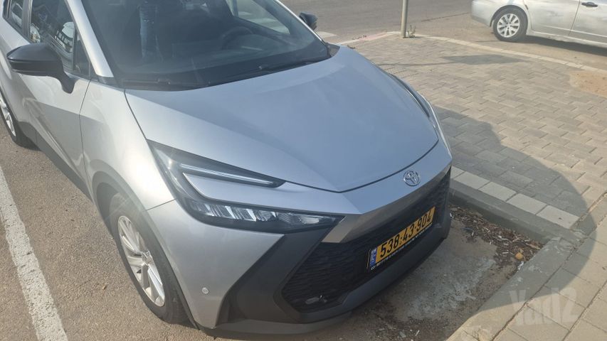 מודעת רכב טויוטה C-HR