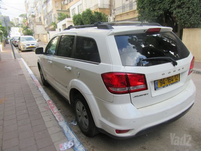 מודעת רכב דודג' ג'רני