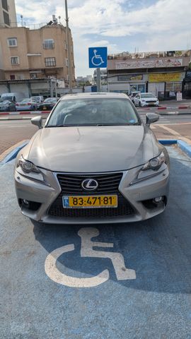 מודעת רכב לקסוס IS