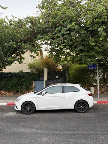 מודעת רכב סיאט לאון