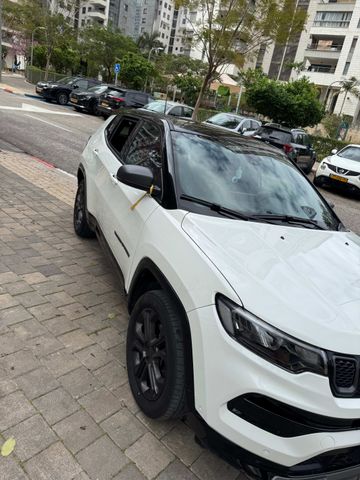 מודעת רכב ג'יפ קומפאס