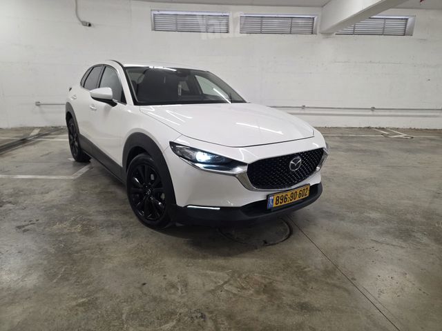 מודעת רכב מאזדה CX-30