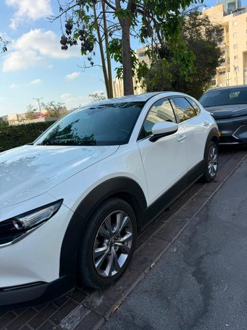 מודעת רכב מאזדה CX-30