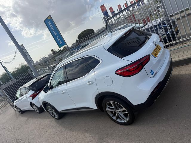 מודעת רכב אם ג'י EHS PHEV