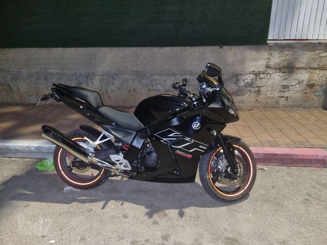 מודעת רכב דיאלים Roadwin 250