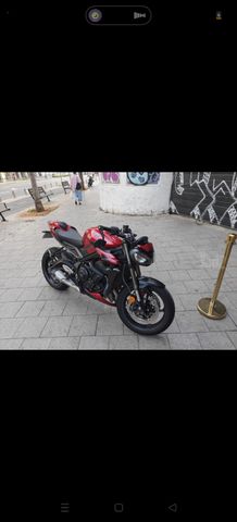מודעת רכב טריומף Street Triple RS