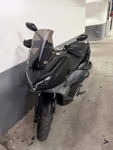 מודעת רכב סאן יאנג ADX 300