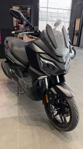 מודעת רכב סאן יאנג ג'וירייד 300 16