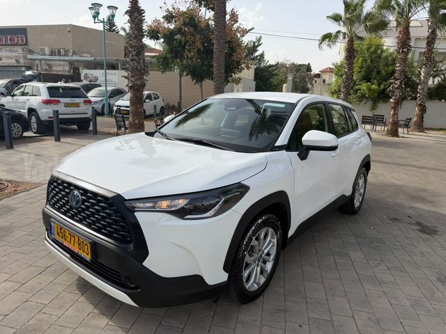 מודעת רכב טויוטה קורולה קרוס