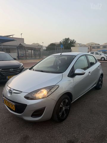 מודעת רכב מאזדה 2