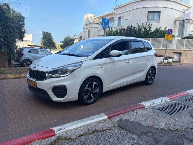 מודעת רכב קיה קארנס